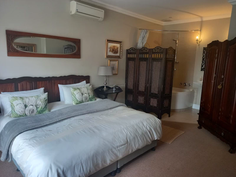 La Pension Guesthouse - Room 4 - Verandah Room